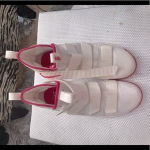 Limited edition Breast cancer Awareness Lebron James Shoes